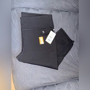 Danskin Now Black Capris